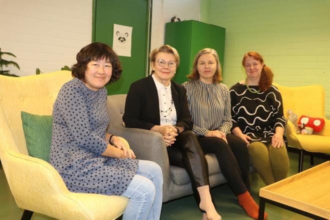 Työvalmentajat Liu Eteläaho, Aino Alppinen ja Kirsi Nelimarkka sekä projektipäällikkö Krista Savola korostavat, että valmennus räätälöidään asiakkaan toiveiden mukaan.