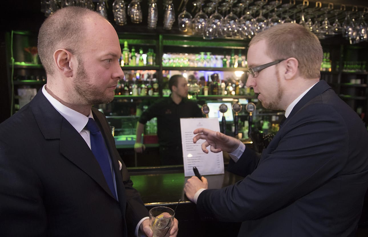 Kulttuuri- ja urheiluministeri Sampo Terho sekä kansanedustaja Simon Elo jättivät perussuomalaiset puolueen puheenjohtajan vaihtumisen jälkeen.