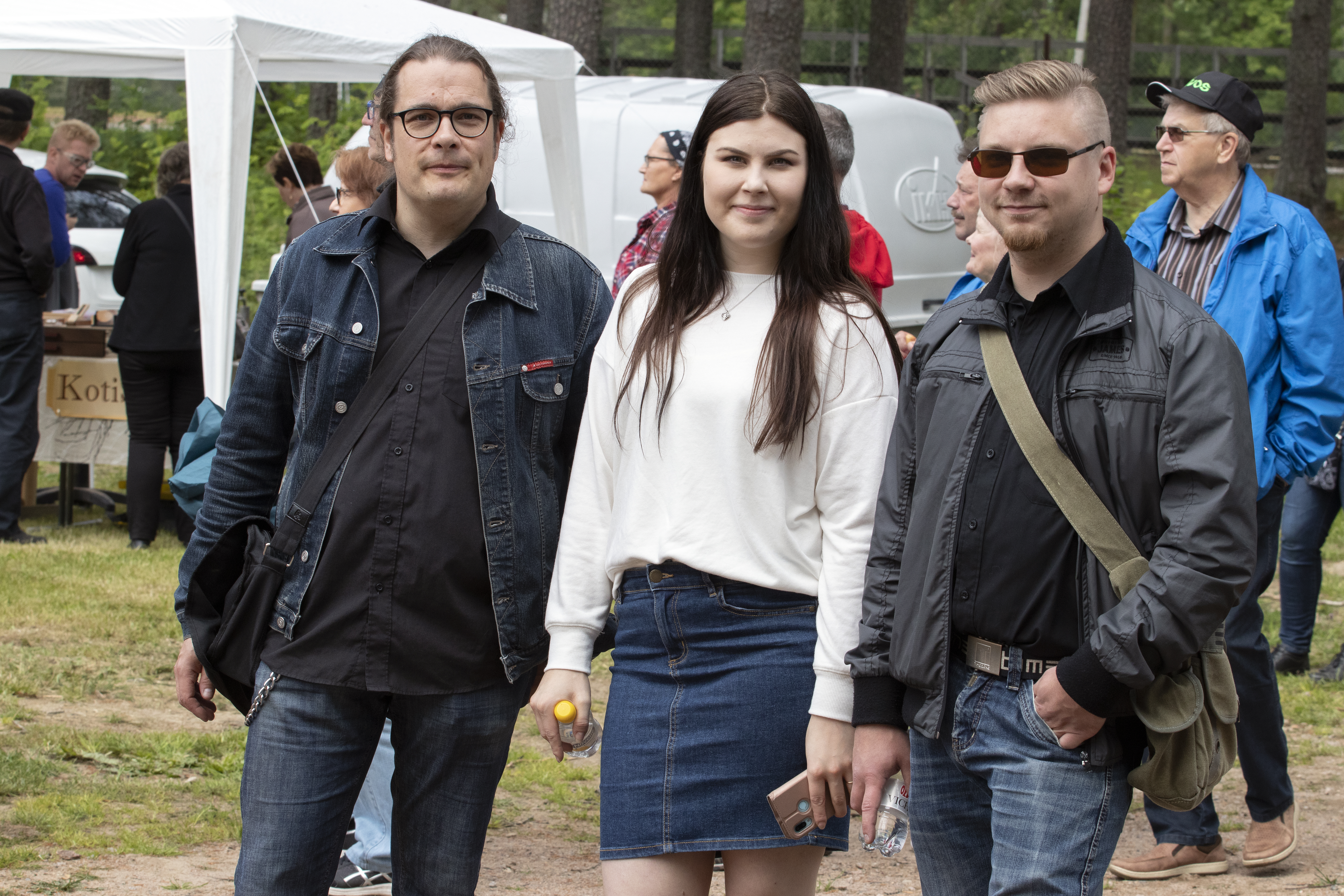Sekä kotimaista että ulkolaista musiikkia esittänyt trio Jani Vääräniemi, Tuikku Repo ja Ville Piiponniemi edustivat Kestilä-päivillä vieruskunnista tullutta esiintyjäkaartia.