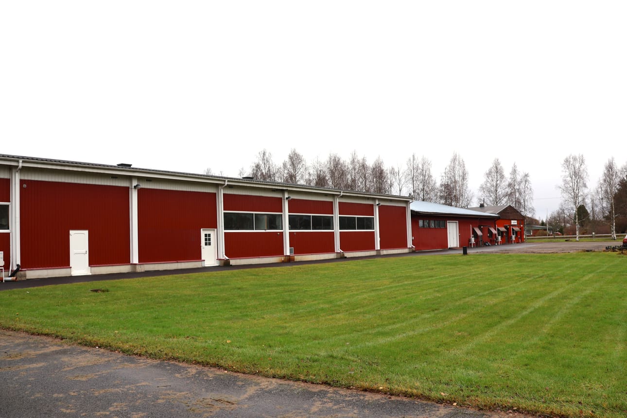 Kunnan teknisen osaston toimintoja ehdotetaan siirrettäväksi entiseen teollisuushalliin. Arkistokuva.
