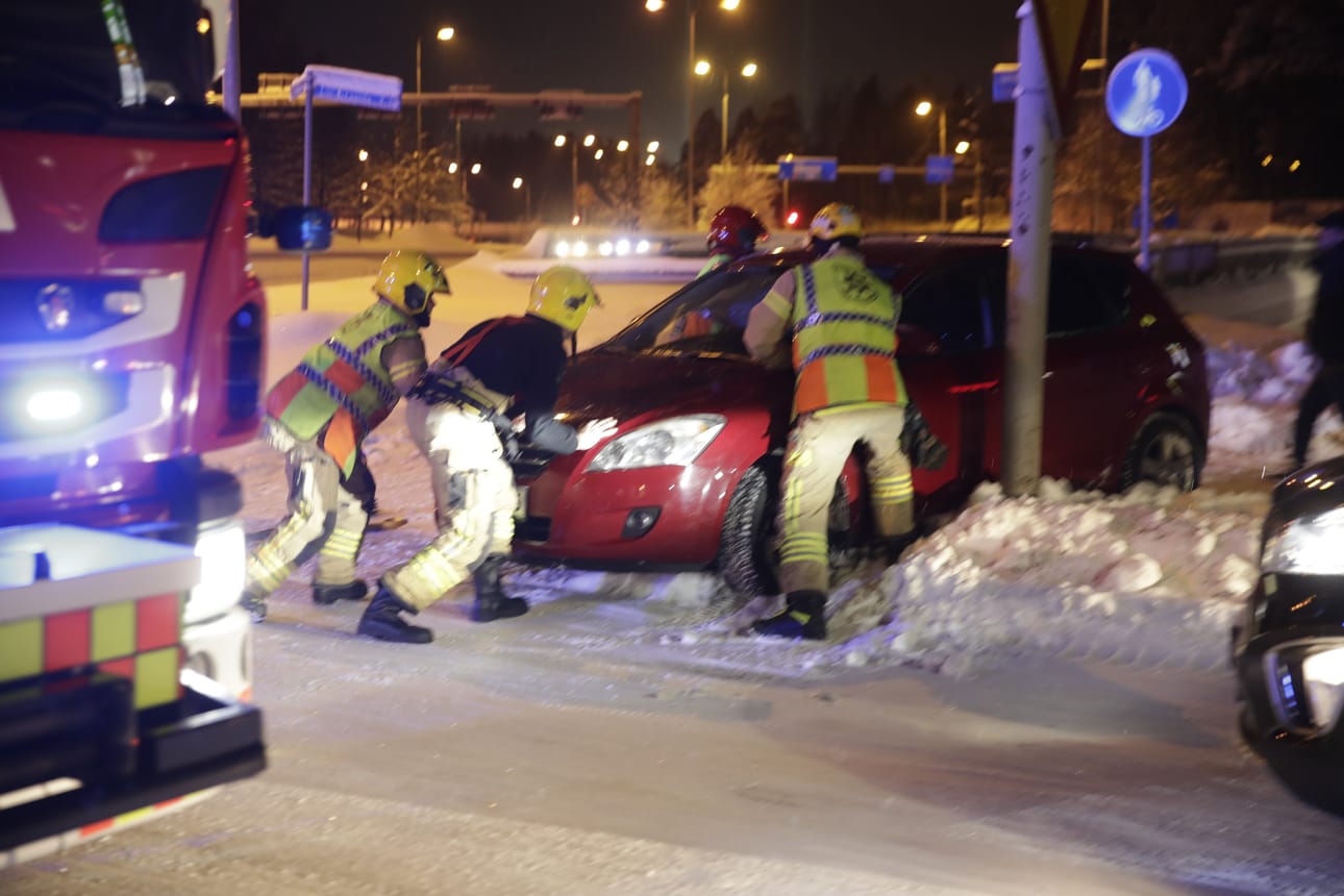 Onnettomuus tapahtui Merikoskenkadun ja Valtatien risteyksessä.
