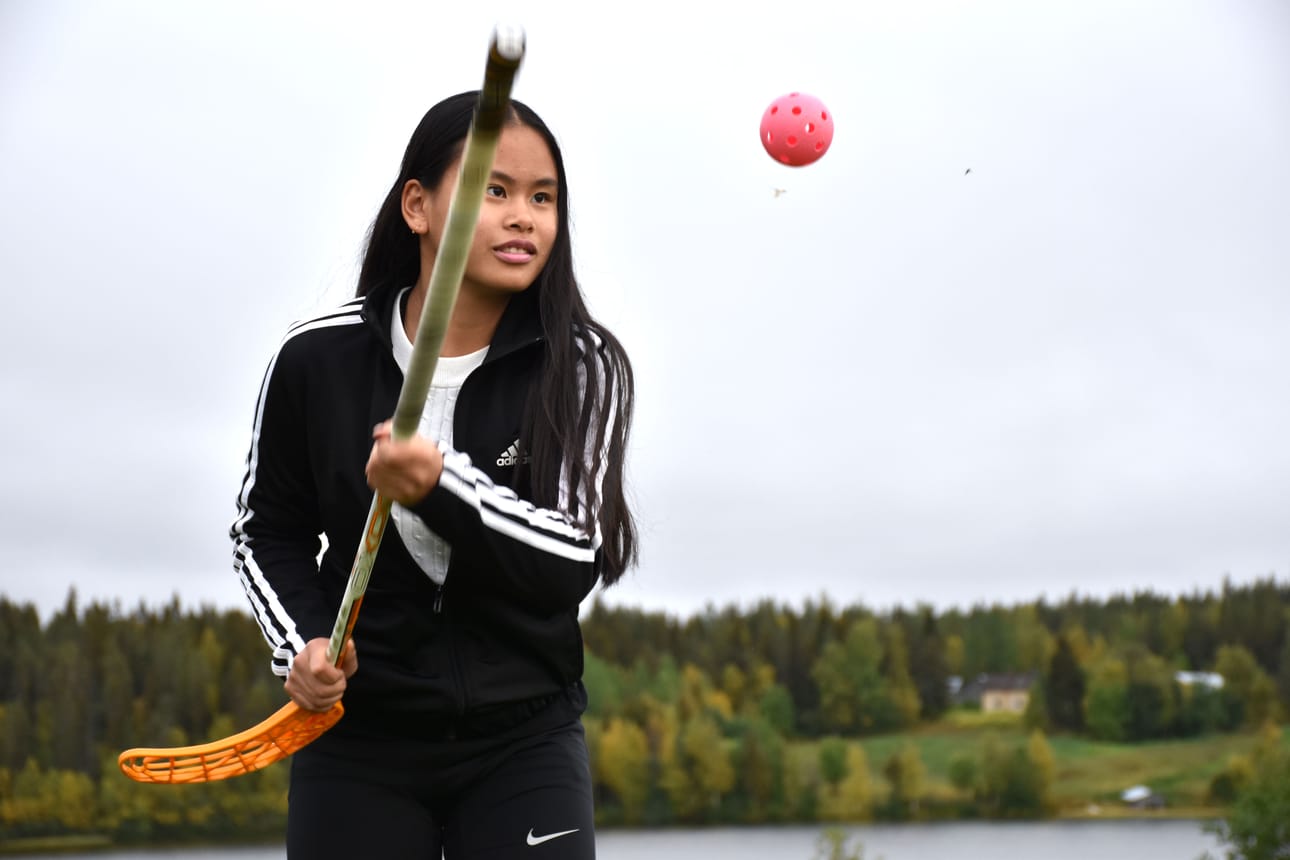 Kyllä minä varmaan olen meidän joukkueestamme se, joka treenaa kaikkein eniten pomputtelua, SB-Pakan C-junioreissa pelaava Saara-Sofia Sora-aho arvioi.