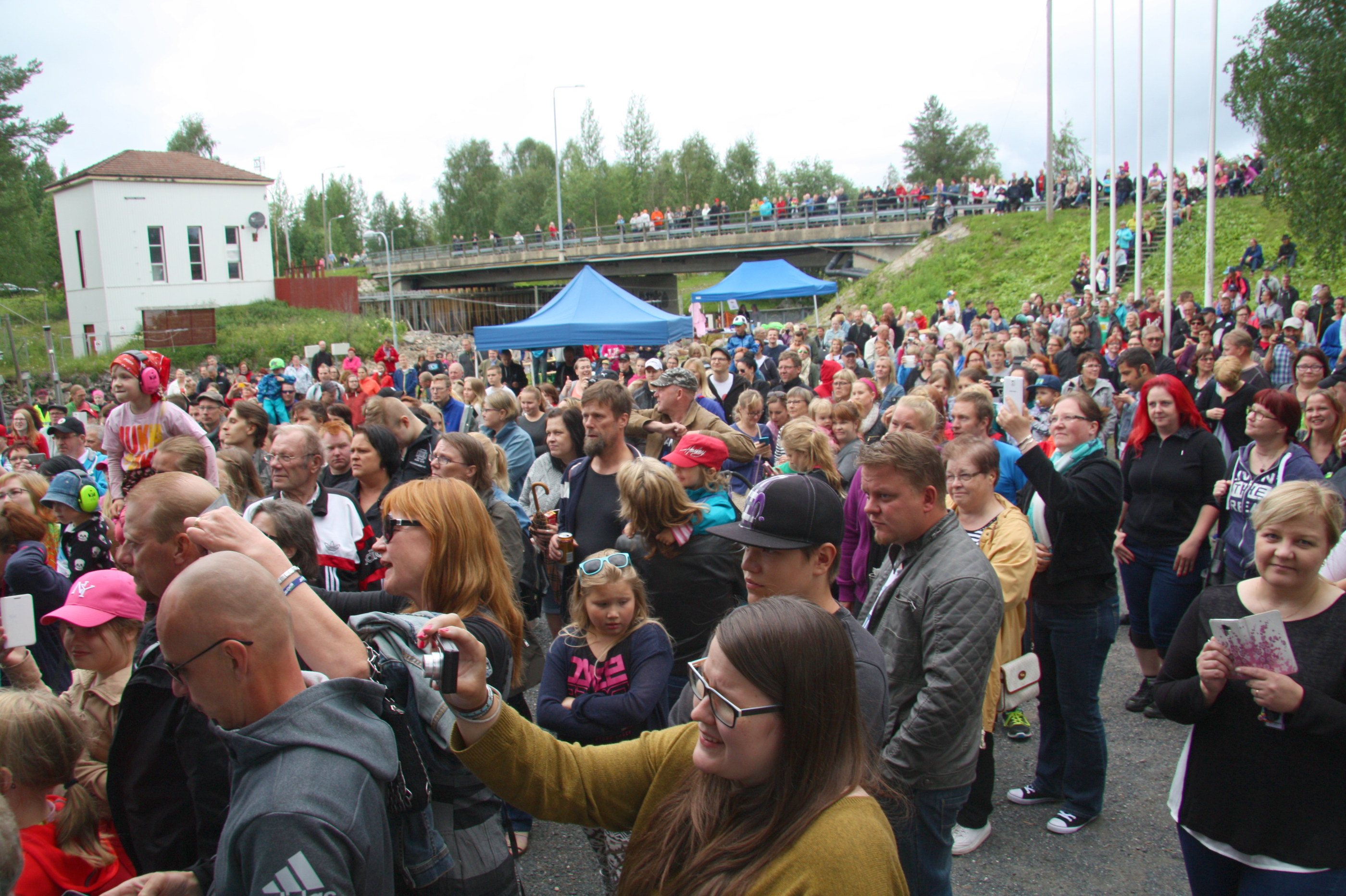 Upeaa Taivalkoski! Päätaloviikon yleisö uusille tuhatluvuille