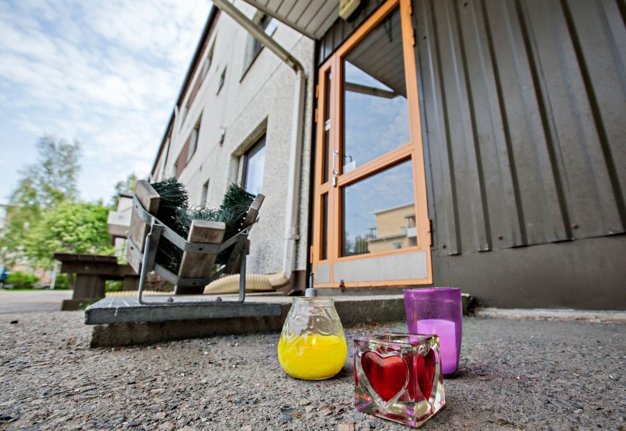 Viisi kuollutta vauvaa löytyi Oulun Heinäpäässä sijaitsevan kerrostalon kellarikomerosta tiistaina.