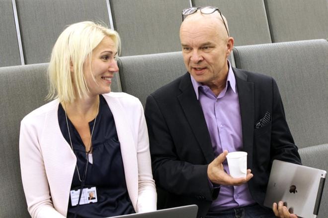 Pohjanmaan kaksi sote-muutosjohtajaa, Marina Kinnunen ja Jukka Kentala naurahtavat olevansa tiivis parivaljakko työnsä vuoksi. – Joka päivä on ainakin yksi tai kaksi palaveria, joissa nähdään. KUVA: ANNE LAURILA