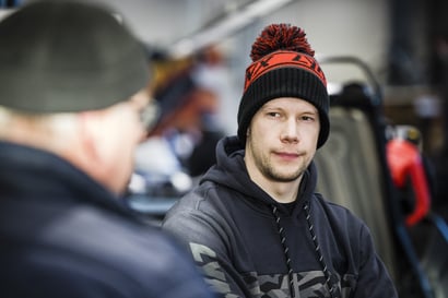 Aki Pihlaja valittiin Vuoden moottoriurheilijaksi – MM-kulta ei riittänyt Vuoden moottorikelkkailijan titteliin