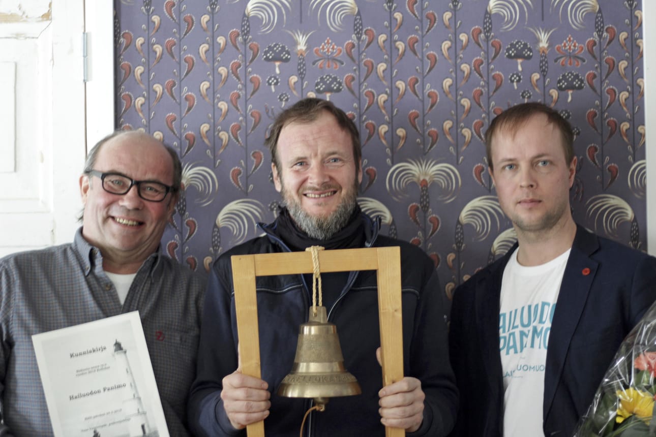 Paavo Sipola, JÃ¼rgen Hendlmeier ja Timo HeikkilÃ¤ vastaanottivat Kellokas-tunnustuksen. Hailuoto-seura on valinnut Kellokkaita jo vuodesta 1997 alkaen.