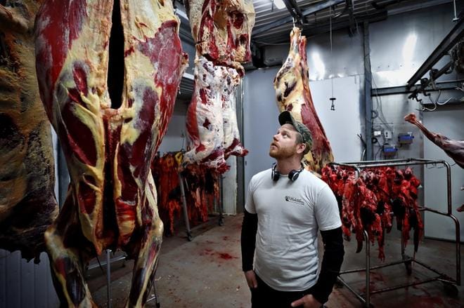 Hahtolan lihan Sami Hahtola uskoo, että pienteurastamojen valtti on erikoistuminen. KUVAT: TOMI KOSONEN