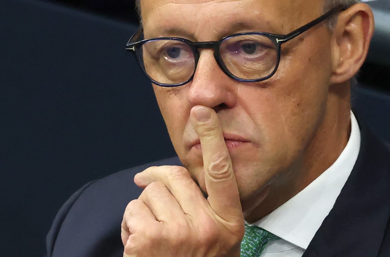 Saksan liittokansleri Friedrich Merz on saapunut vierailulle Ukrainan pääkaupunkiin Kiovaan. Venäjän ulkoministeriö varoitti eilen, että Venäjä aikoo tehdä massiivisia iskuja Kiovaan.