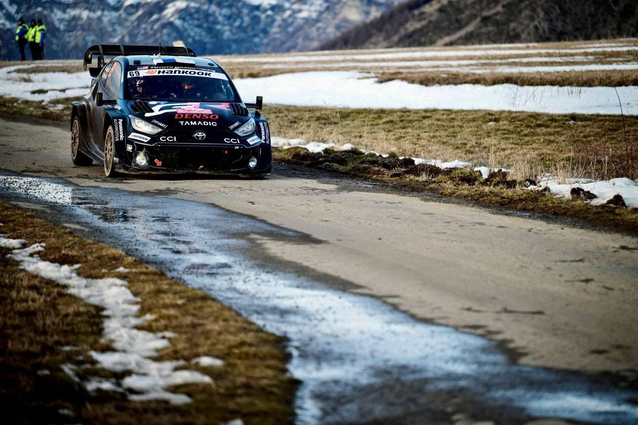 Toyotan suomalaiskuljettaja Kalle Rovanperä jatkaa neljäntenä, kun Monte Carlon rallia on takana 12 erikoiskoetta. Kuva perjantailta. LEHTIKUVA/AFP
