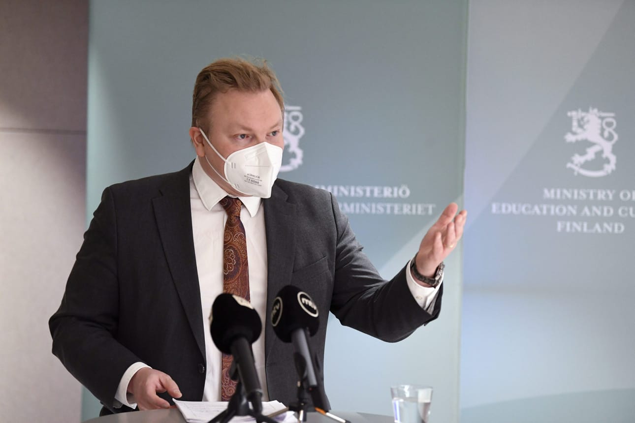 Tiede- ja kulttuuriministeri Antti Kurvinen on viikon olympialaisissa.