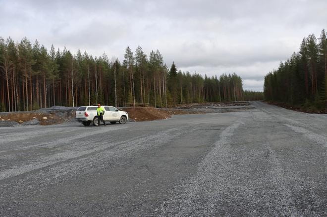 Voimala 2 tulee tähän. Jurvantien varrella olevan mäen päälle rakennettavalle alueelle tulee yhteensä kahdeksan tuulivoimalaa. KUVA: LEENA NYYSTI