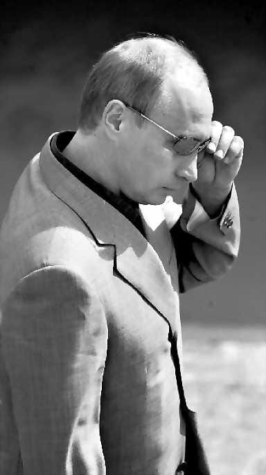Vladimir Putin kutsui Tarja Halosen Marin tasavaltaan.