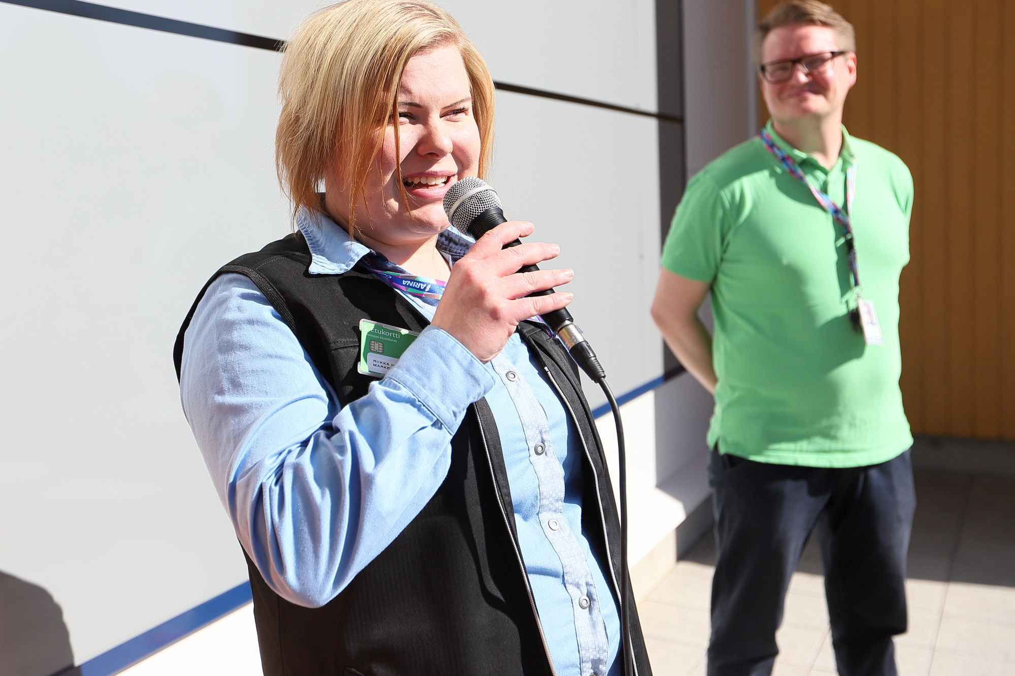 Riikka Herranen, uskoo, että ostosvirta naapuripaikkakunnalle vähenee.  Tarmo Kokkosen mukaan liikepaikka 8-tien varressa on slkeä etu.