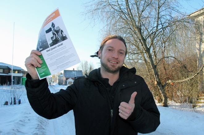 Jaakko Erkinheimo kutsuu nuoria Aisaparin nuorisojaostoon. KUVA: MIA KÄRKKÄINEN