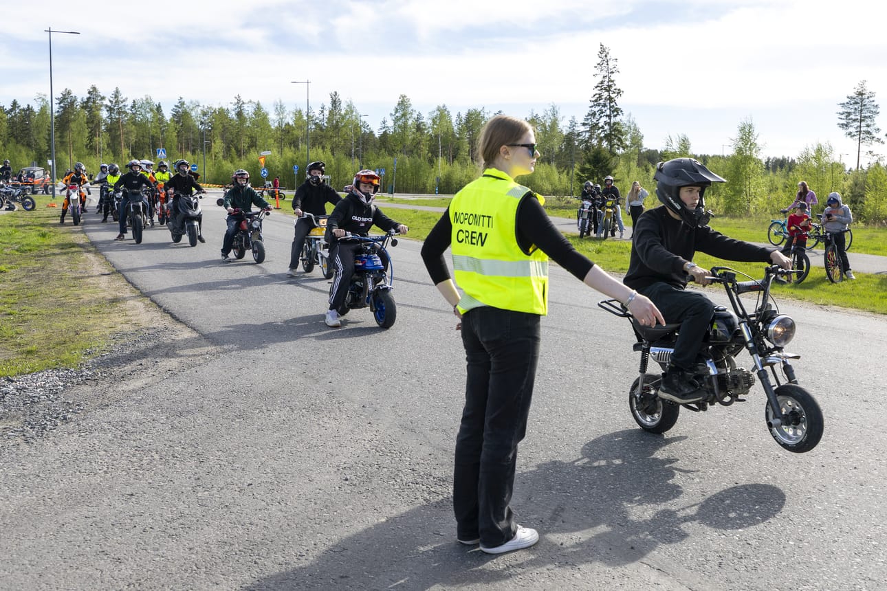 Ensimmäinen luvallinen mopomiitti järjestettiin Oulussa toukokuussa.