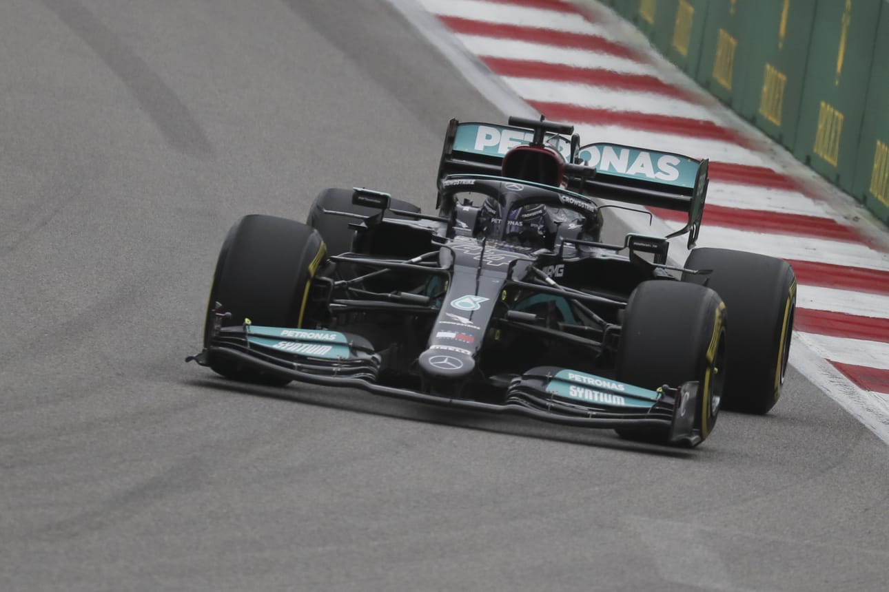 Lewsi Hamilton on ensimmäinen sataan voittoon yltänyt F1-kuljettaja.
