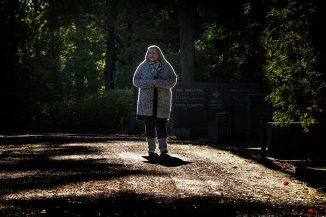 Anne Kaarlenpoika menetti poikansa Tonin, kun tämä kuoli leukemiaan 13-vuotiaana. KUVA: Kimmo Penttinen
