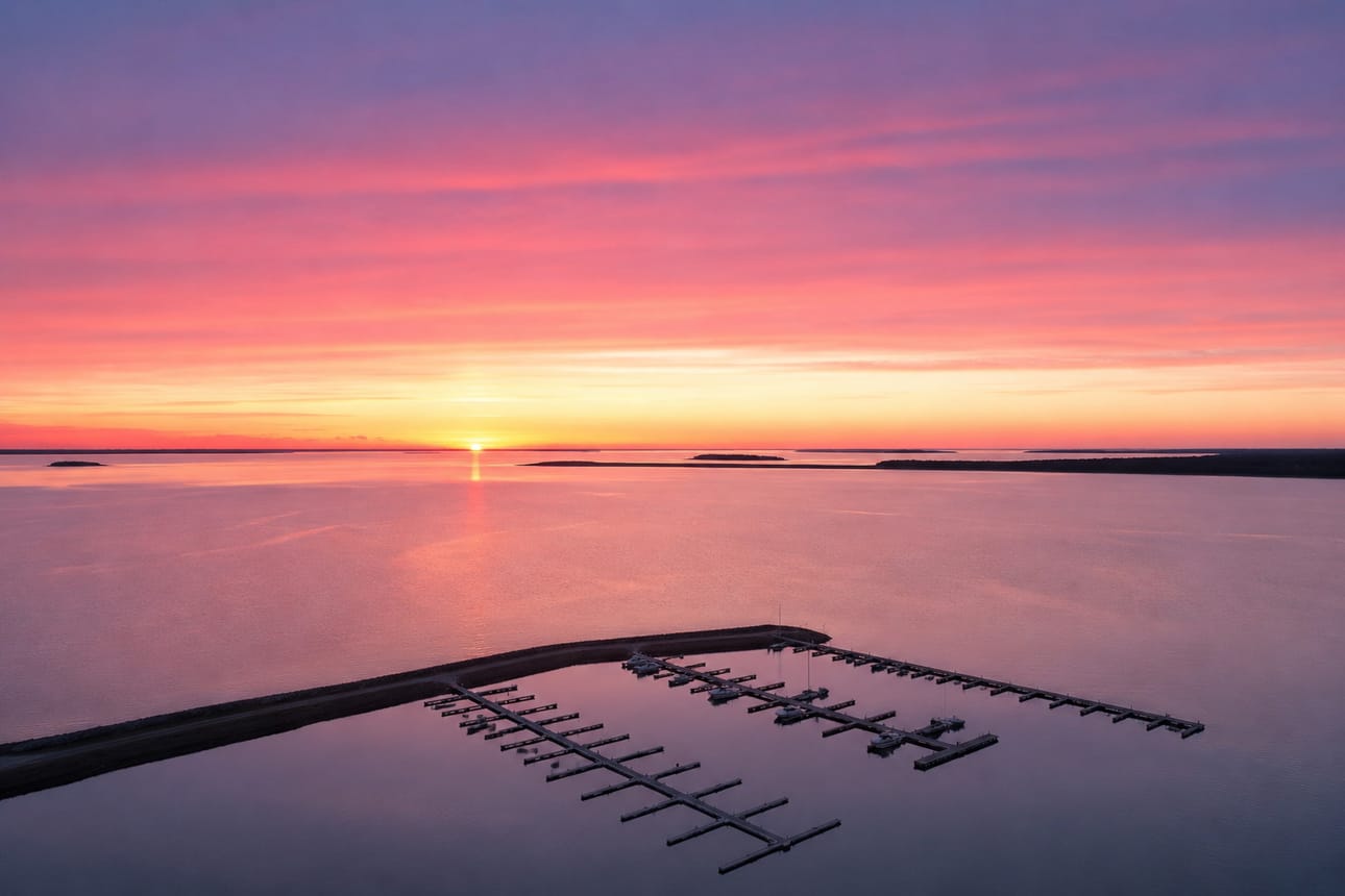 As Oy Panoraama vie asukkaat meren äärelle, missä maisema on elämys.