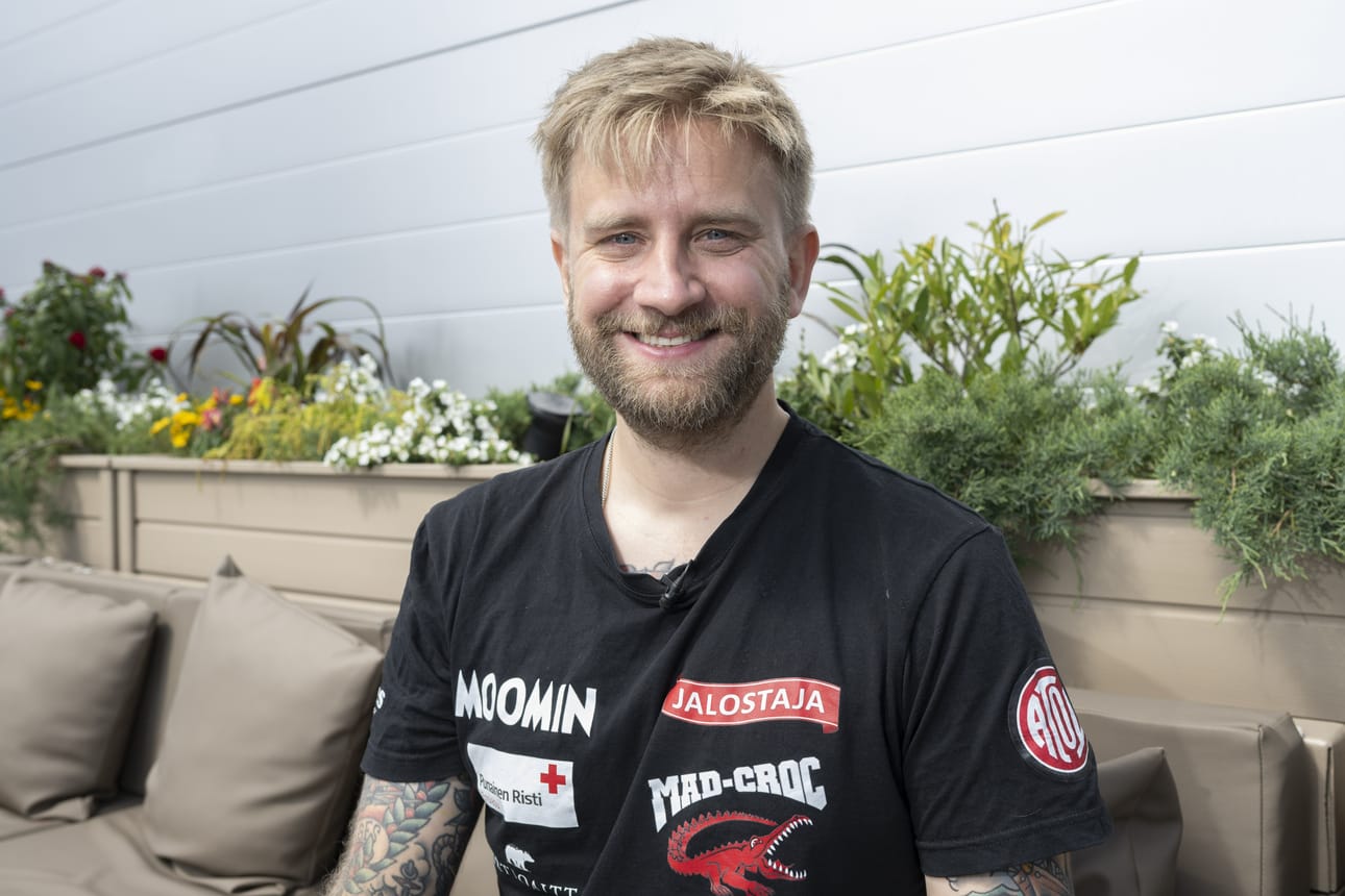 Ottelun järjestelyistä vastaa Joel Harkimo yhdessä veljensä Leo Harkimon ja Jasmine Pajarin kanssa.