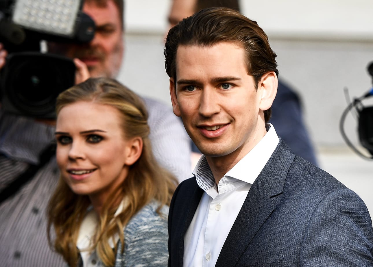 Kyselyiden ennustamalla tuloksella maan pääministeriksi olisi nousemassa ÖVP:n 31-vuotias Sebastian Kurz, joka olisi Euroopan nuorin johtaja. Kuvassa myös Kurzin tyttöystävä Susanne Thier.