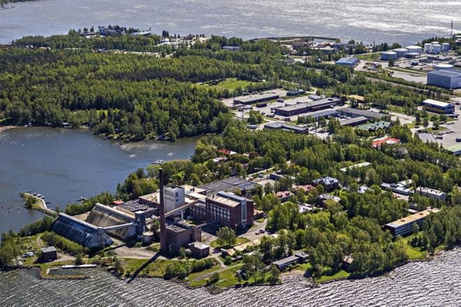 Vaskiluodossa on mahdollisuuksia vaikka mihin. Tänä iltana vaasalaisilla on mahdollisuus kertoa mielipiteensä, mihin suuntaan asumista Vaskiluodossa tulisi kehittää. Voisiko esimerkiksi kuvan etualalla olevaa sokeritehtaan aluetta kehittää? KUVA: JAAKKO J. SALO