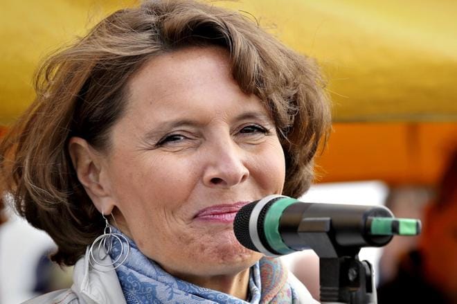 Liikenne- ja viestintäministeri Anne Berner (kesk.) piipahti Kauhavalla vihkimässä Alajokitien ja Ämpin sillan. KUVA: HEIKKI HAKANEN