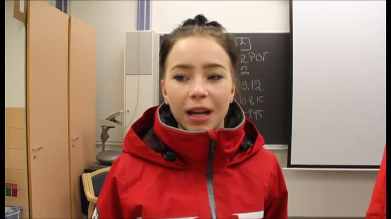 Oulaisten Lions Clubin väki kannustaa opiskelijoita hyväntekeväisyys.