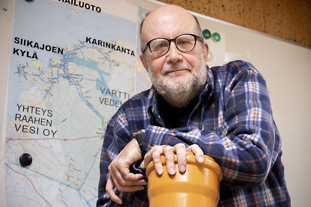 Raimo Lampi lähti eläkkeelle ja jätti Kyyräntien toimiston hyviin käsiin. Hän vielä haluaa kiittää asiakkaita ja yhteistyökumppaneita mukavista työvuosista.