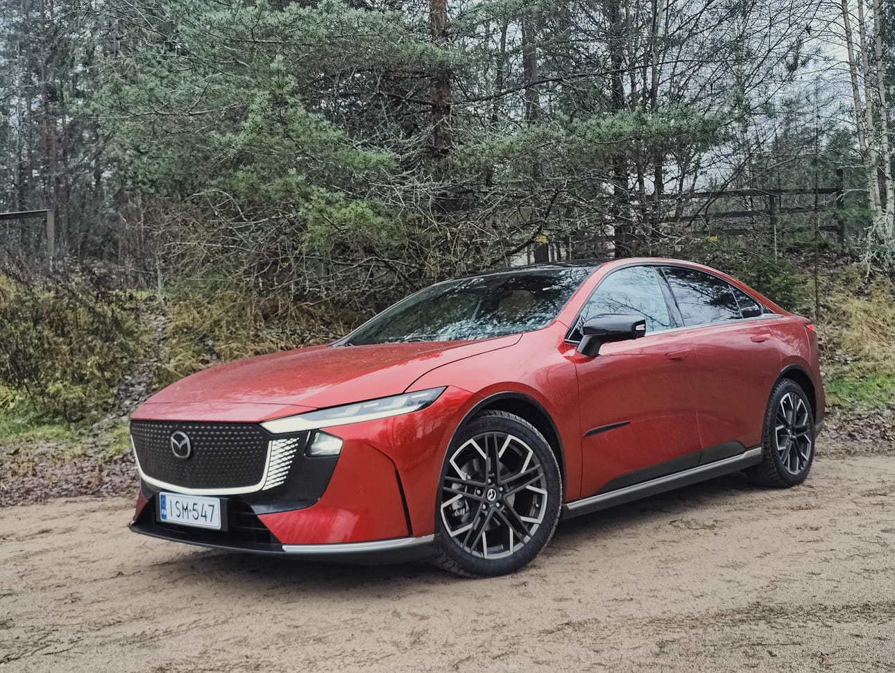 Nykyinen Mazda 6e on varmasti yksi kauneimpia myynnissä olevia henkilöautomalleja.