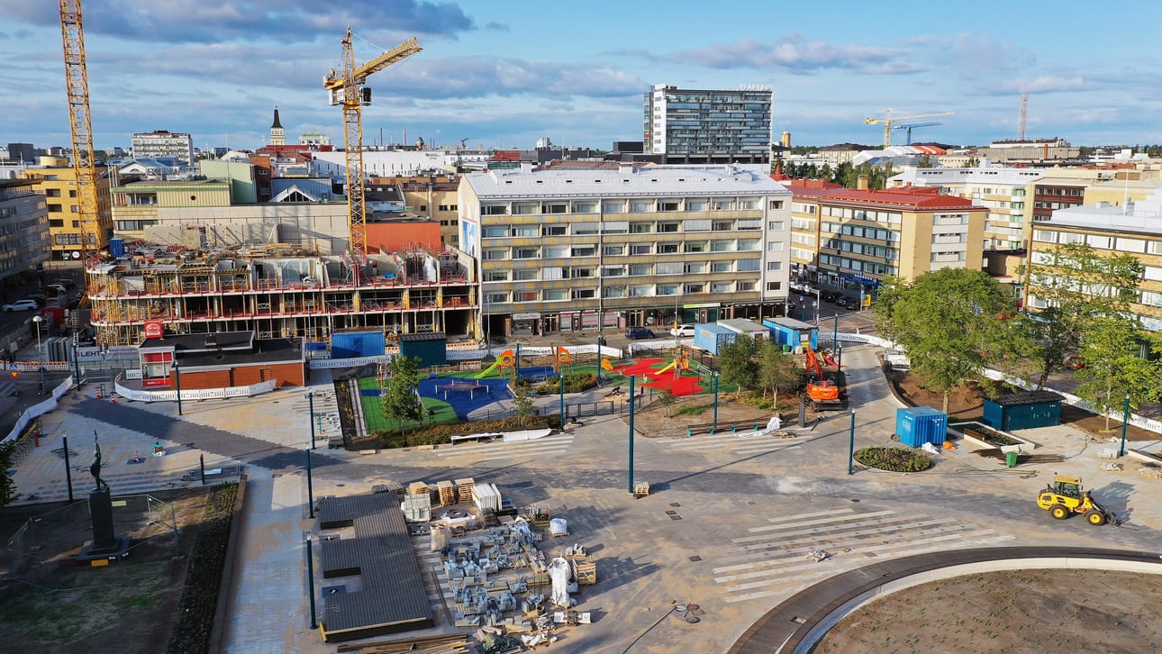 Keskustassa sijaitseva Mannerheiminpuisto saa kokonaan uuden ilmeen. Aluetta elävöitetään valolla, vedellä ja uusilla istutuksilla. Puistoon tulee myös kaivatut yleisövessat sekä mahdollisuus järjestää pieniä tapahtumia.
