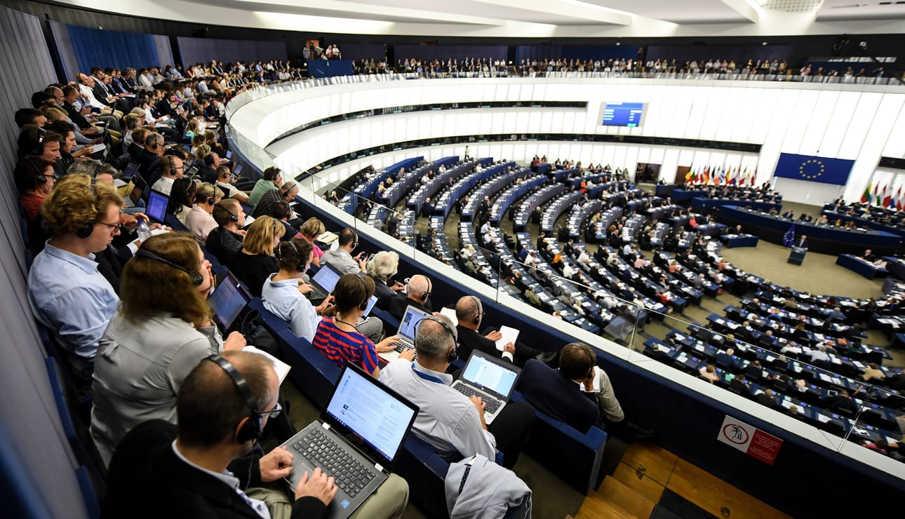 Toimittajat kuuntelivat aamupäivällä EU-komission puheenjohtajan Jean-Claude Junckerin puhetta.