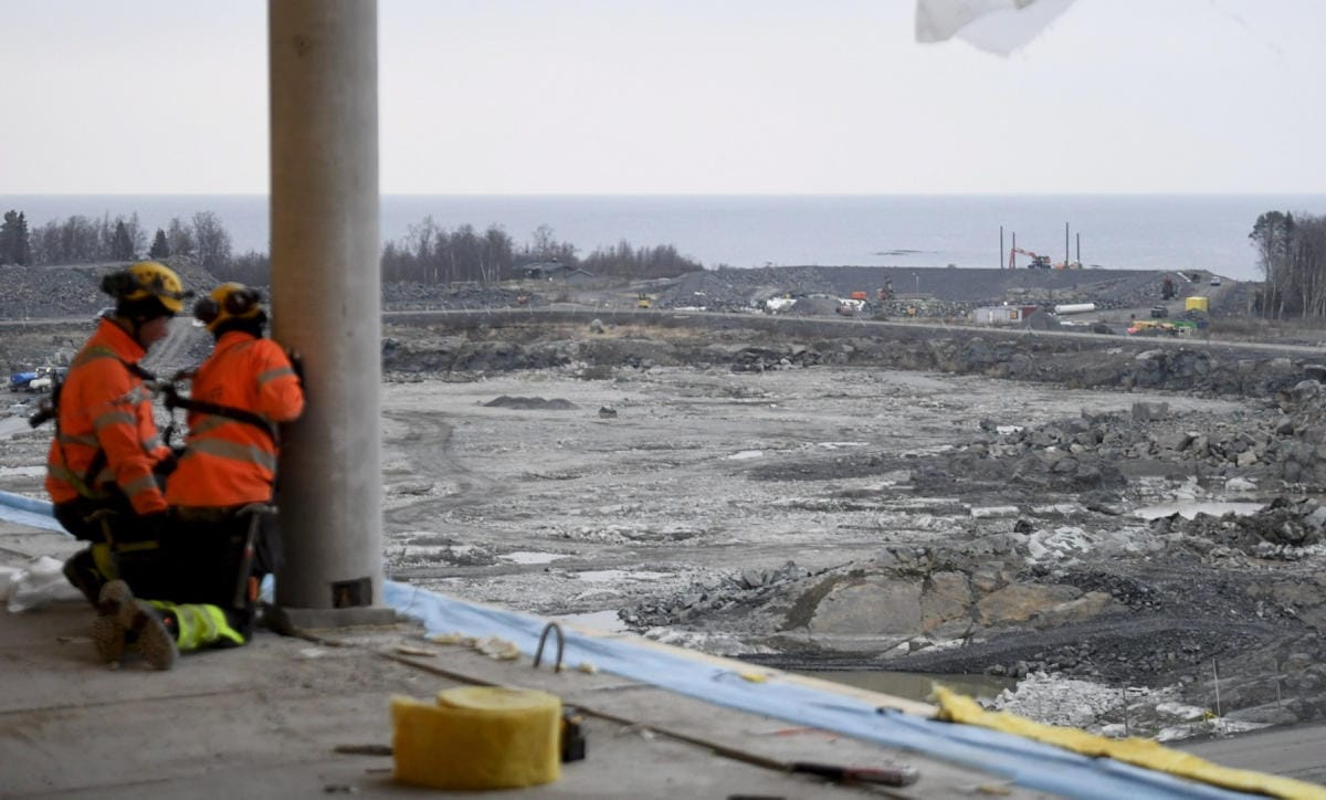 Hanhikivi 1 -ydinvoimalaitoksen työmaalla Pyhäjoella rakennettiin marraskuussa Fennovoiman hallintorakennusta. LEHTIKUVA / Vesa Moilanen