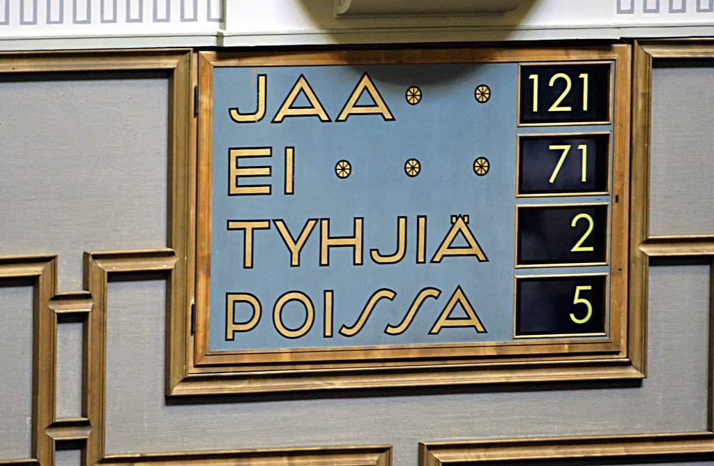 Eduskunta hyväksyi äänestyksessään Fennovoiman ydinvoimaluvan äänin 121-71.