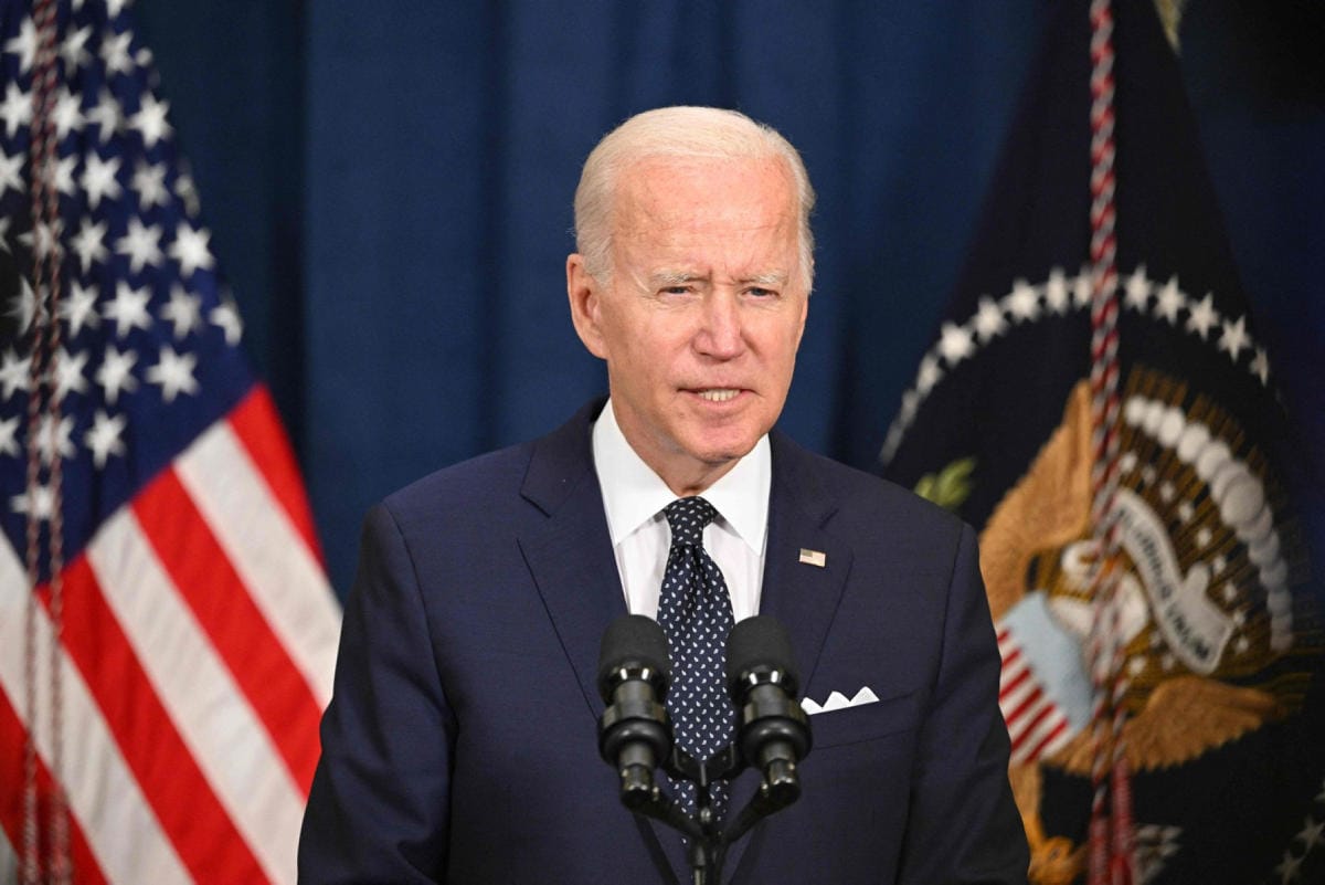 Paketin hyväksyminen oli presidentti Bidenille erittäin tärkeää ennen välivaaleja. LEHTIKUVA/AFP
