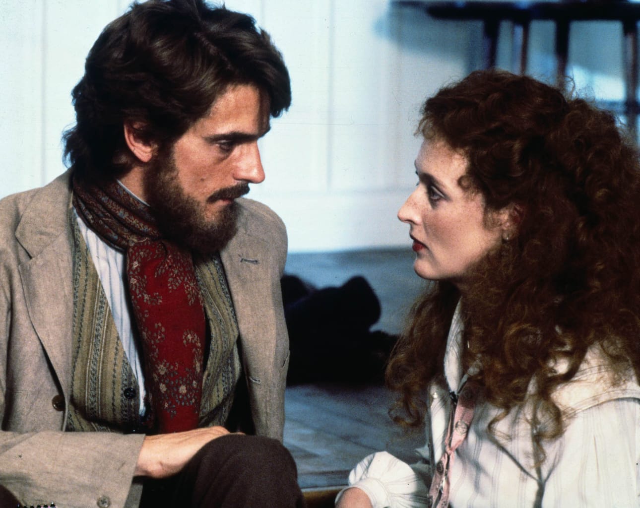 John Fowlesin romaaniin perustuva klassikko 1800-luvulle sijoittuvaa rakkaustarinaa filmaavista näyttelijöistä (Jeremy Irons ja Meryl Streep), jotka kuvausten aikana alkavat rakastua myös oikeasti toisiinsa.