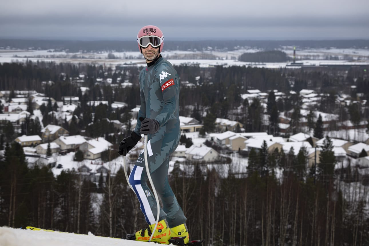 Janne Ahosen harjoittelupäivä alkoi syöksylaskuvälineillä, joista siirryttiin hiljalleen nopeuslaskuvälineisiin.
