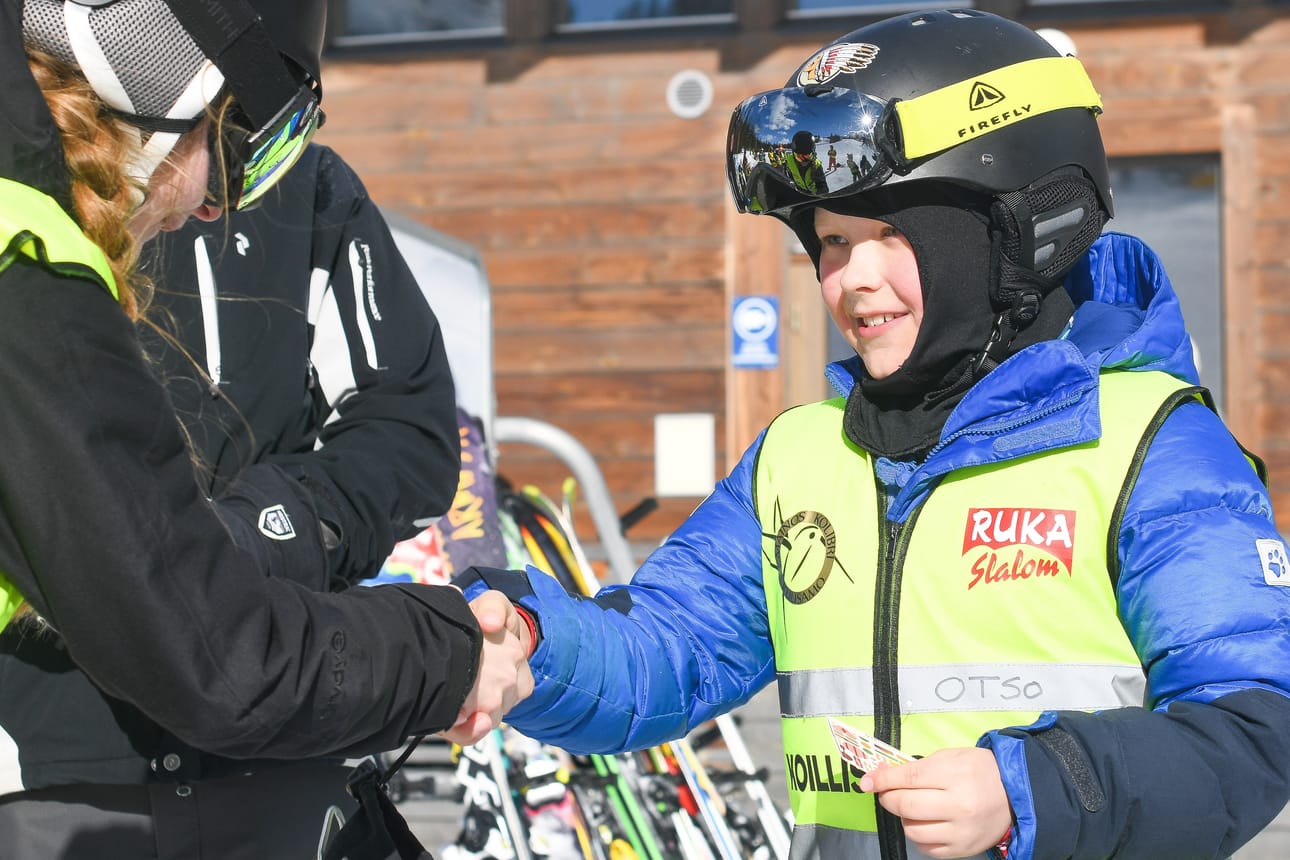 Pikazu-kerhossa palkittiin hymypoika-ja hymytyttö maaliskuun lopulla. Hymypoikana palkittiin Otso Puumala.
