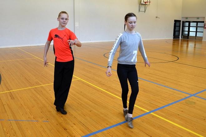 Tanssiseura Casinoon kuuluvat Daniel Eklund ja Sanni Tuomisto harjoittelevat Jurvan lisäksi myös Kauhajoella. KUVA: HANNELE YLI-VIITALA