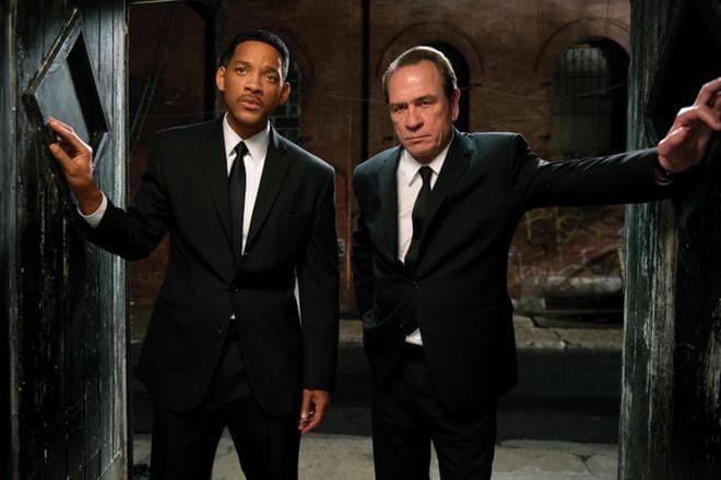 Men in Black 3 ei tarjoile yllätyksiä, mutta vitsailu ja suruton seikkailuhenki ovat yhä voimissaan. Pääosissa nähdään Will Smith ja Tommy Lee Jones. KUVA: Sub