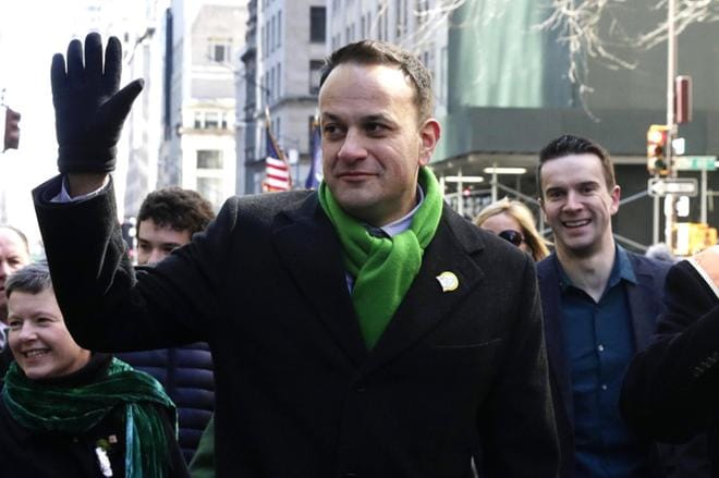 Irlannin pääministeri Leo Varadkar (vas.) kannattaa aborttia. hänet kuvattiin kumppaninsa Matt Barrettin kanssa maaliskuussa New Yorkissa. KUVA: JASON SZENES/EPA