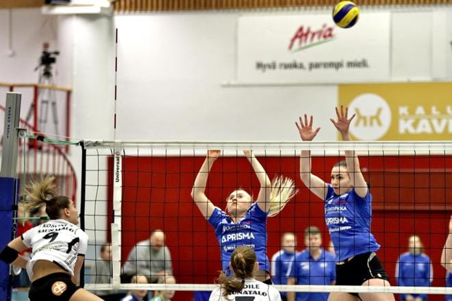 Oriveden Ponnistus oli kaikessa Nurmon Jymyä edellä. Jessica Kosonen ja Franciele Stedile olivat liian vahvoja Jymyn Julia Niemelle ja Sofia Norrbackalle. KUVA: HEIKKI HAKANEN