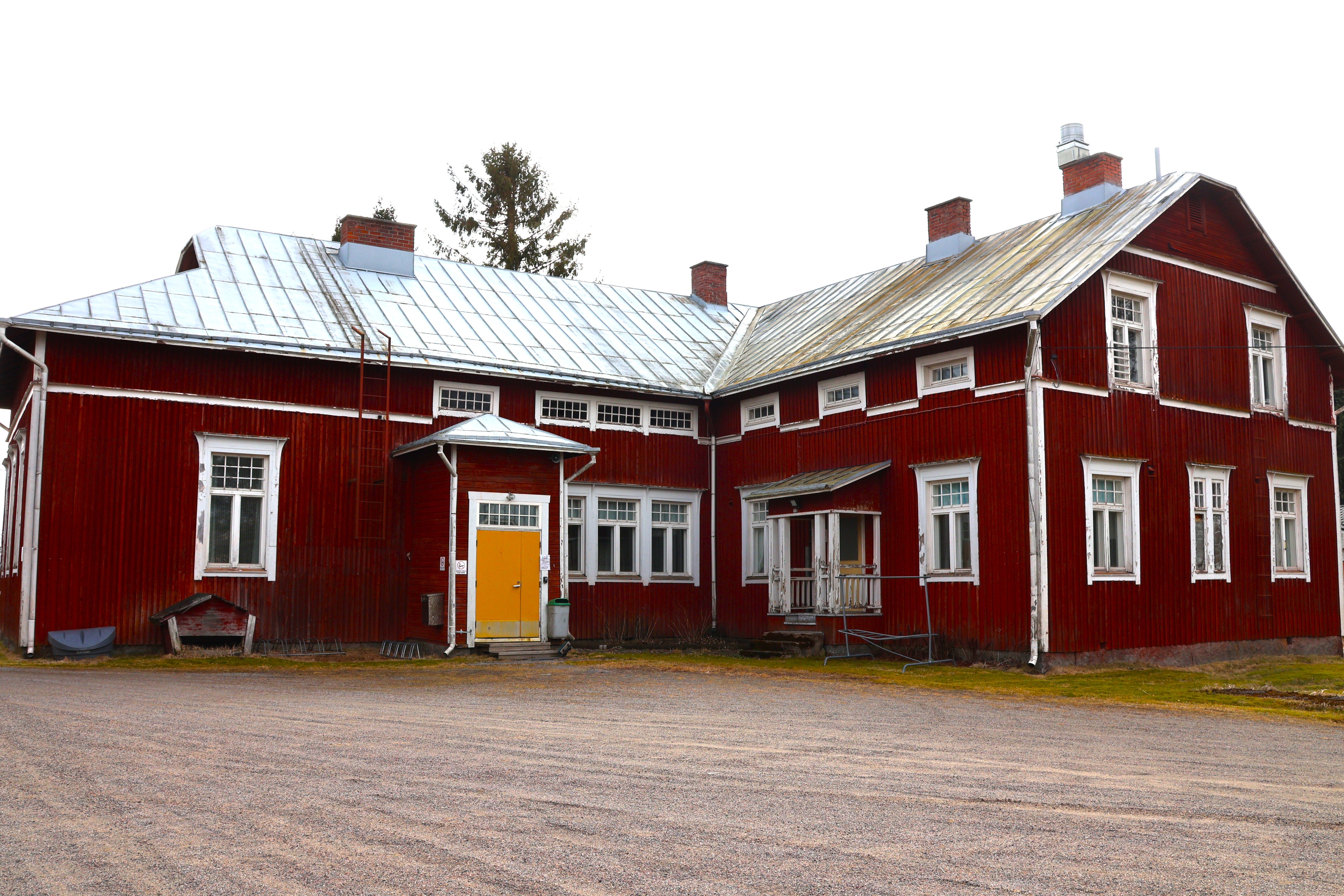 Myrkyn entisen koulun kaksivaiheinen huutokauppa keskeytyy