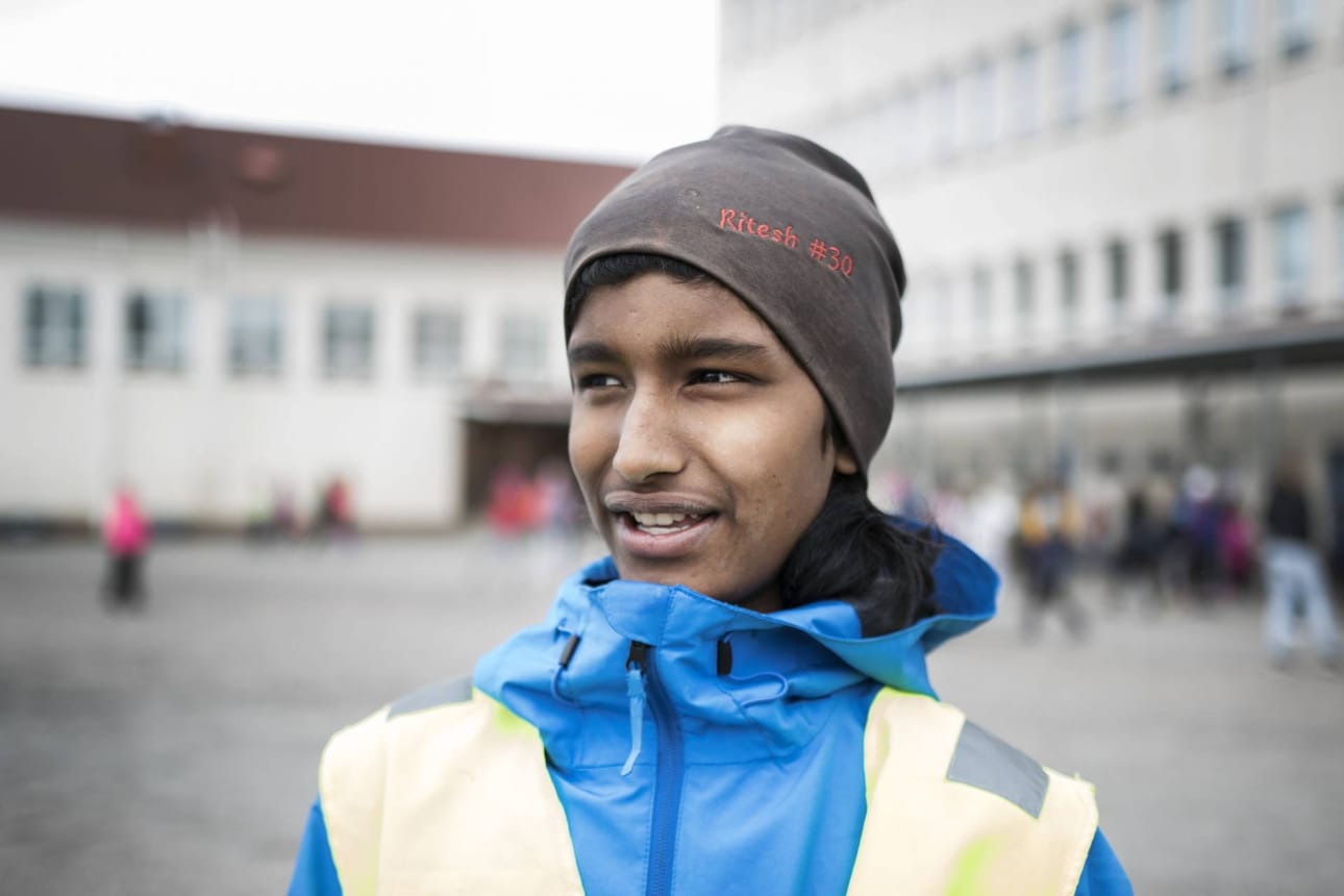 Ritesh Pulkamo on yksi kioskin lainattavista ystävistä. "Tykkään leikkiä kavereiden kanssa ja haluaisin, ettei kukaan olisi yksin", Pulkamo avaa syitä lähteä kaverikioskin toimintaan.