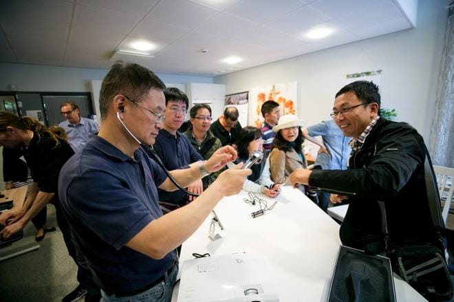 11 Shenzhen Polytechnicin opettajaa ja henkilökunnan jäsentä vieraili viime syksynä Seinäjoen ammattikorkeakoulussa tutustumassa suomalaisiin opetusmenetelmiin. Kuvassa muun muassa vararehtori Xiaoming Ma (vas.). KUVA: JAAKKO ELENIUS