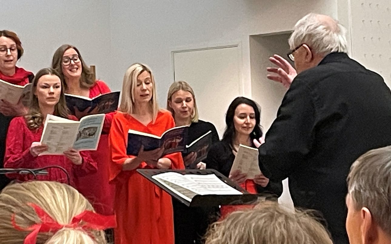 Naiskuoro Välke konsertoi viime joulun aikaan Oulaisten lisäksi myös Ylivieskan kirkossa.