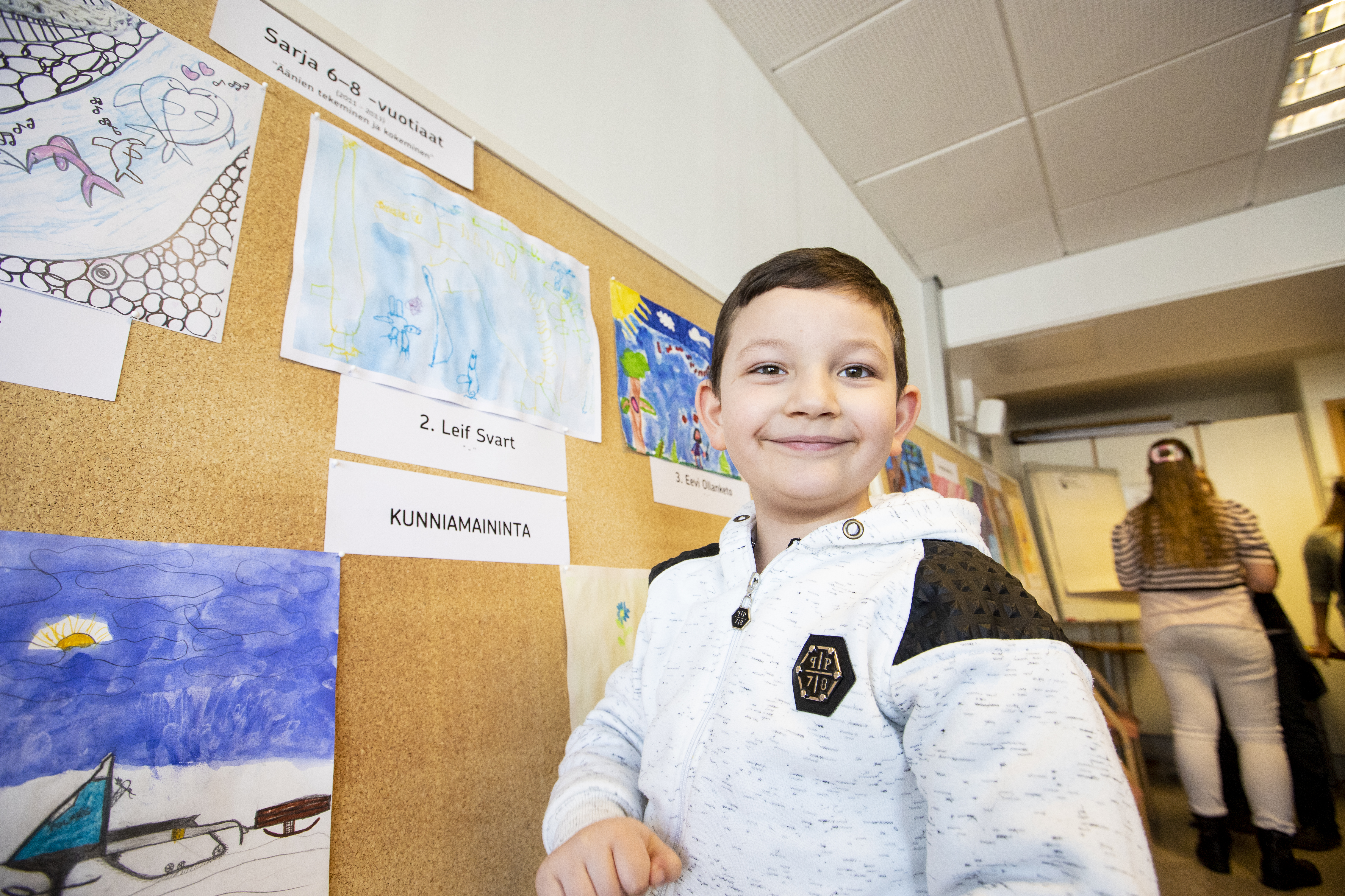 <p>Leif Svart tuli toiseksi 6-8-vuotiaiden sarjassa. Hänen työssään näkyi hurjia dinosauruksia aina lentoliskoista T-Rexiin.  –Tykkään dinosauruksista, koska ne on söpöjä, hän totesi.</p>