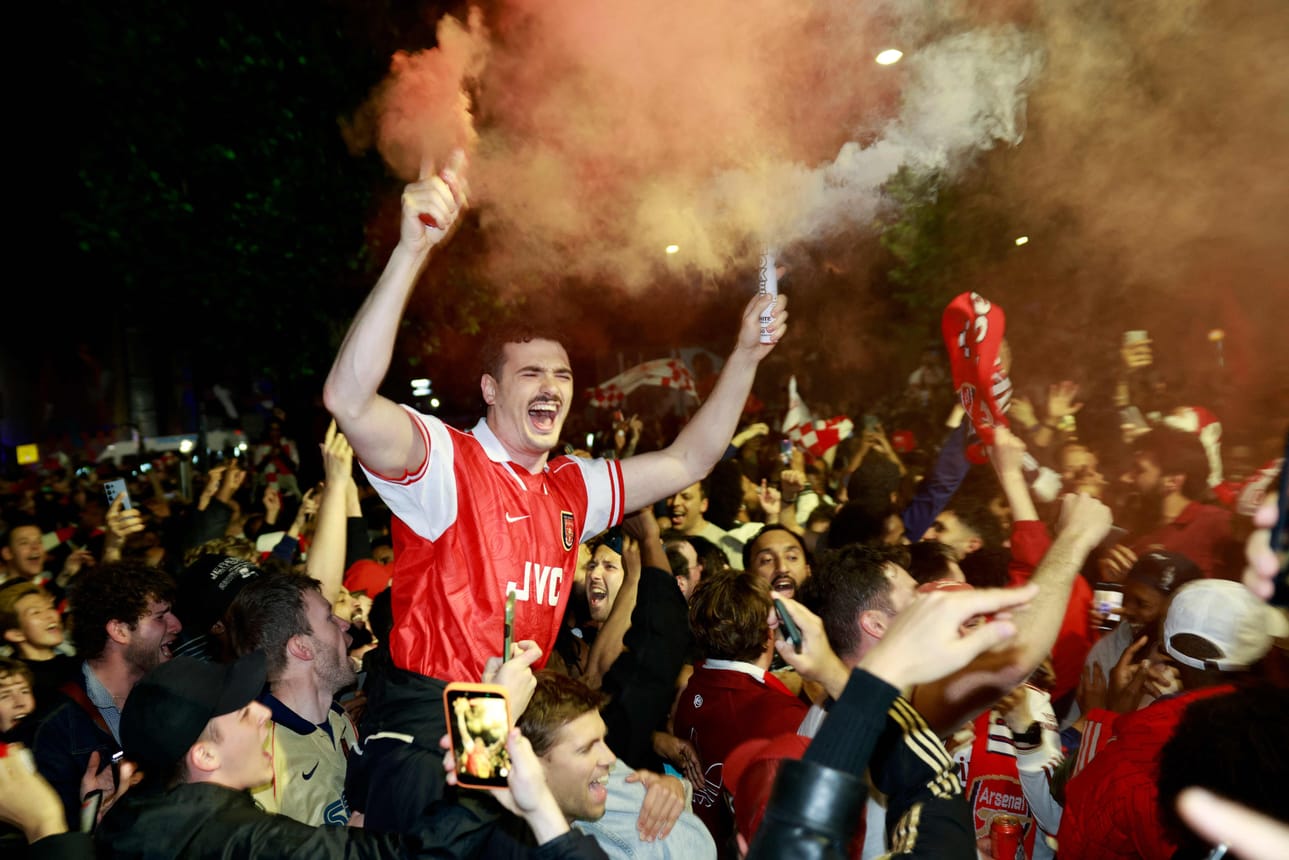 Arsenalin fanit juhlivat mestaruutta.