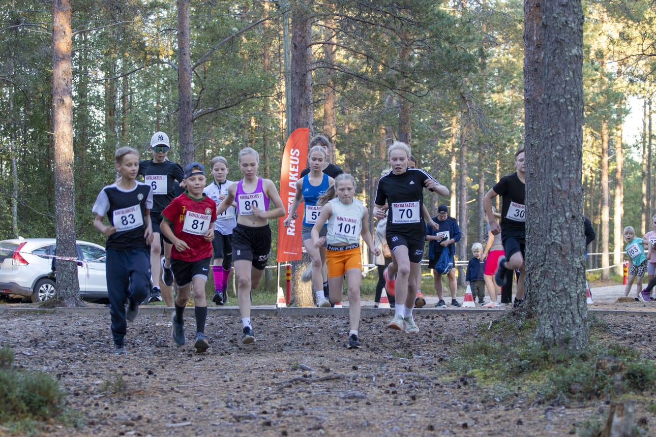 Tältä näytti meno 13-vuotiaiden sarjassa. Heillä matkan pituus oli jo kaksi kilometriä.