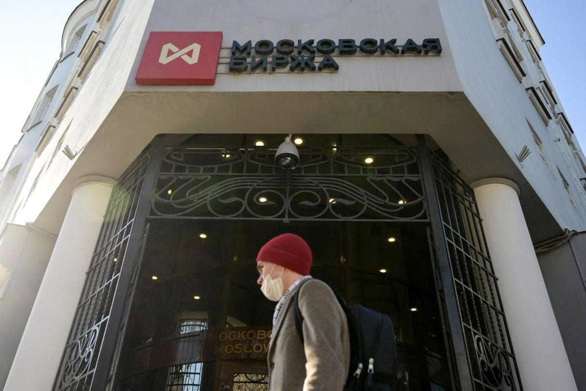 Kaupankäynti osakkeilla on ollut keskeytyksissä Moskovan pörssissä lähes kuukauden verran. Lehtikuva/AFP